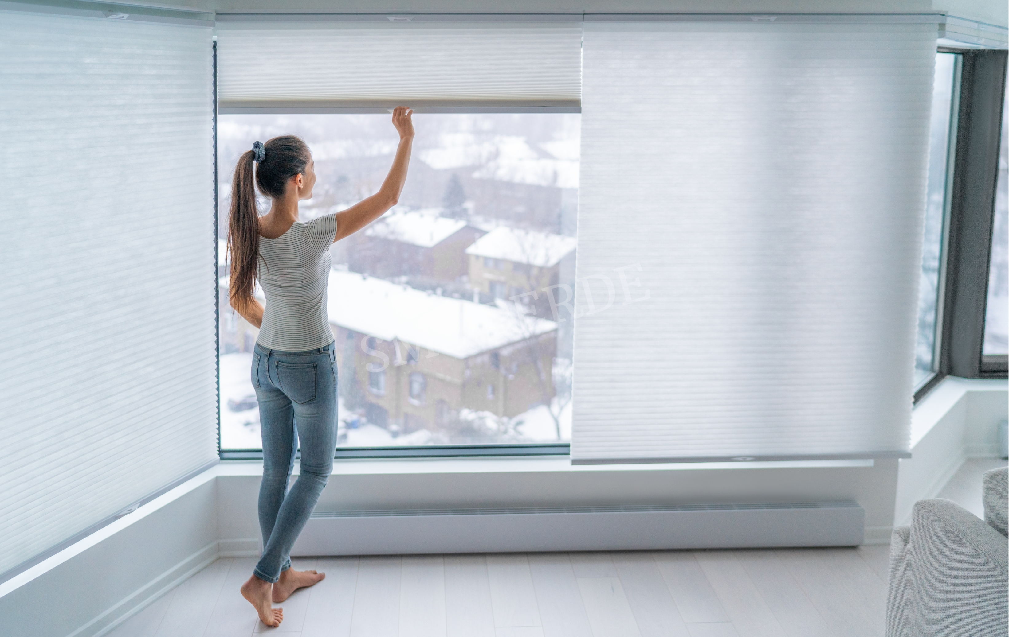 Sun screen perde modelleri ile gün ışığı filtreleme örneği